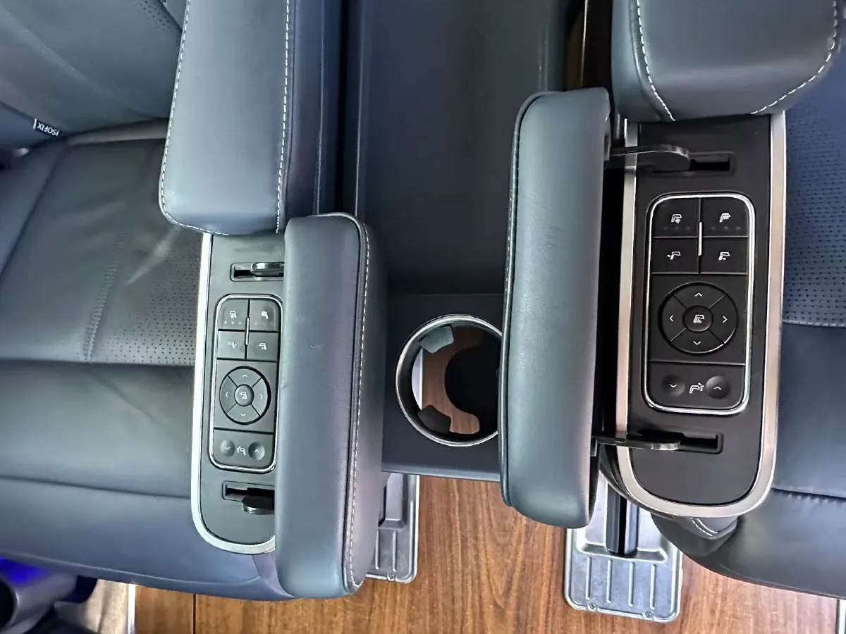 2021 GAC Trumpchi M8 2.0T 252HP L4 8AT,autocango,china used car exporter,china ev exporter,chinese used car exporter,chinese used ev exporter