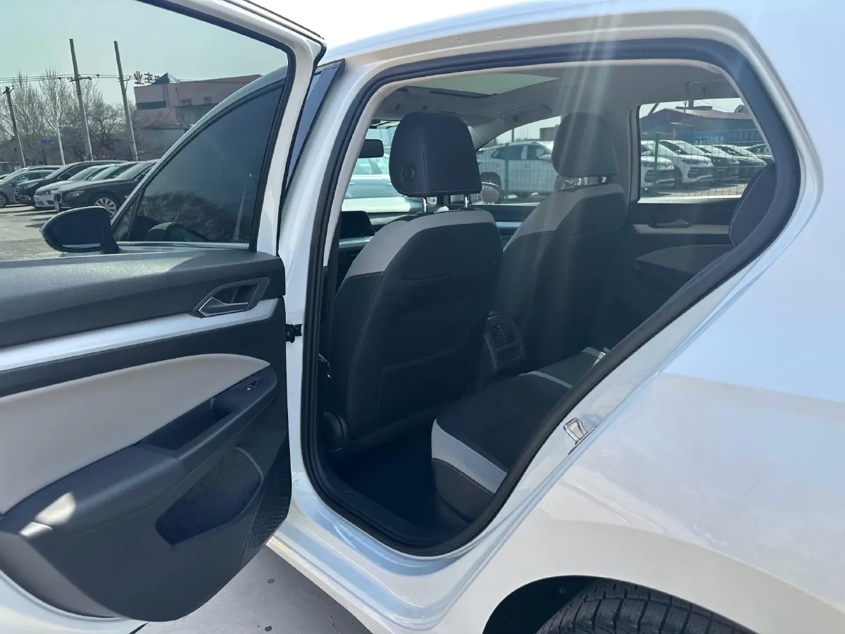 2023 Volkswagen Golf 1.4T 150HP L4 7DCT,autocango,china used car exporter,china ev exporter,chinese used car exporter,chinese used ev exporter