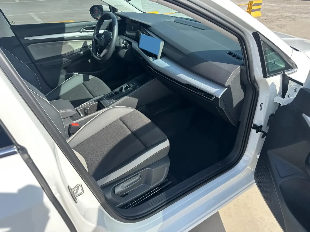 2023 Volkswagen Golf 1.4T 150HP L4 7DCT,autocango,china used car exporter,china ev exporter,chinese used car exporter,chinese used ev exporter