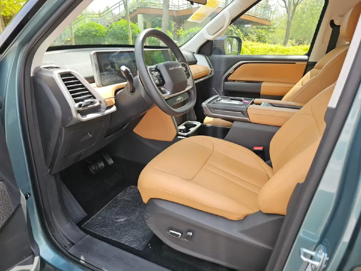 2025 MAXUS InterstellarX 2.5T 224HP L4 8AT,autocango,china used car exporter,china ev exporter,chinese used car exporter,chinese used ev exporter