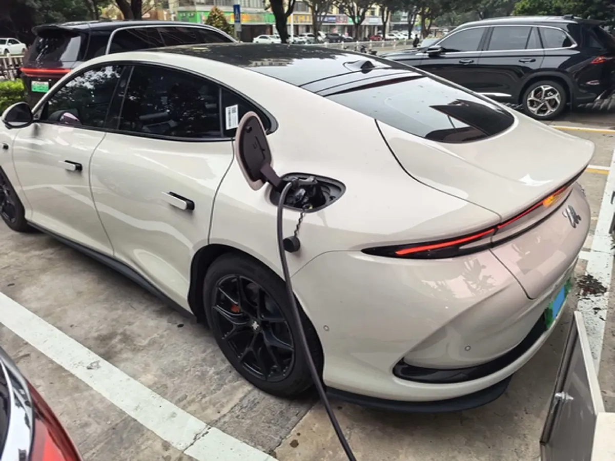 2024 IM L6 BEV 75KWH,autocango,china used car exporter,china ev exporter,chinese used car exporter,chinese used ev exporter