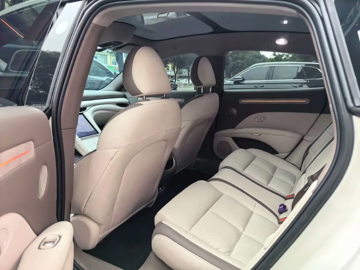 2024 IM L6 BEV 75KWH,autocango,china used car exporter,china ev exporter,chinese used car exporter,chinese used ev exporter