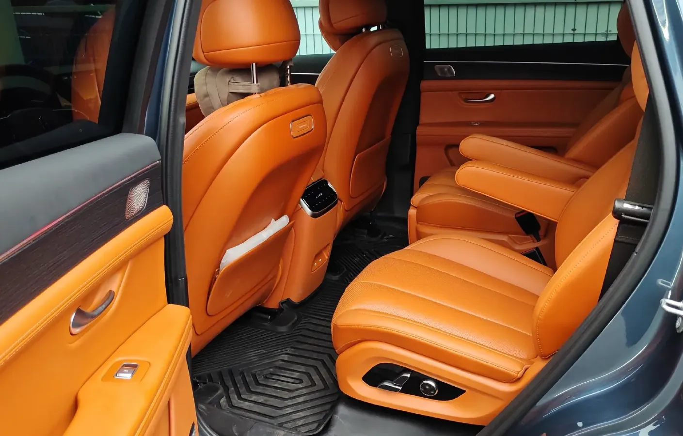 2024 AITO AITO M7 1.5T 152HP L4 REEV 42KWH,autocango,china used car exporter,china ev exporter,chinese used car exporter,chinese used ev exporter