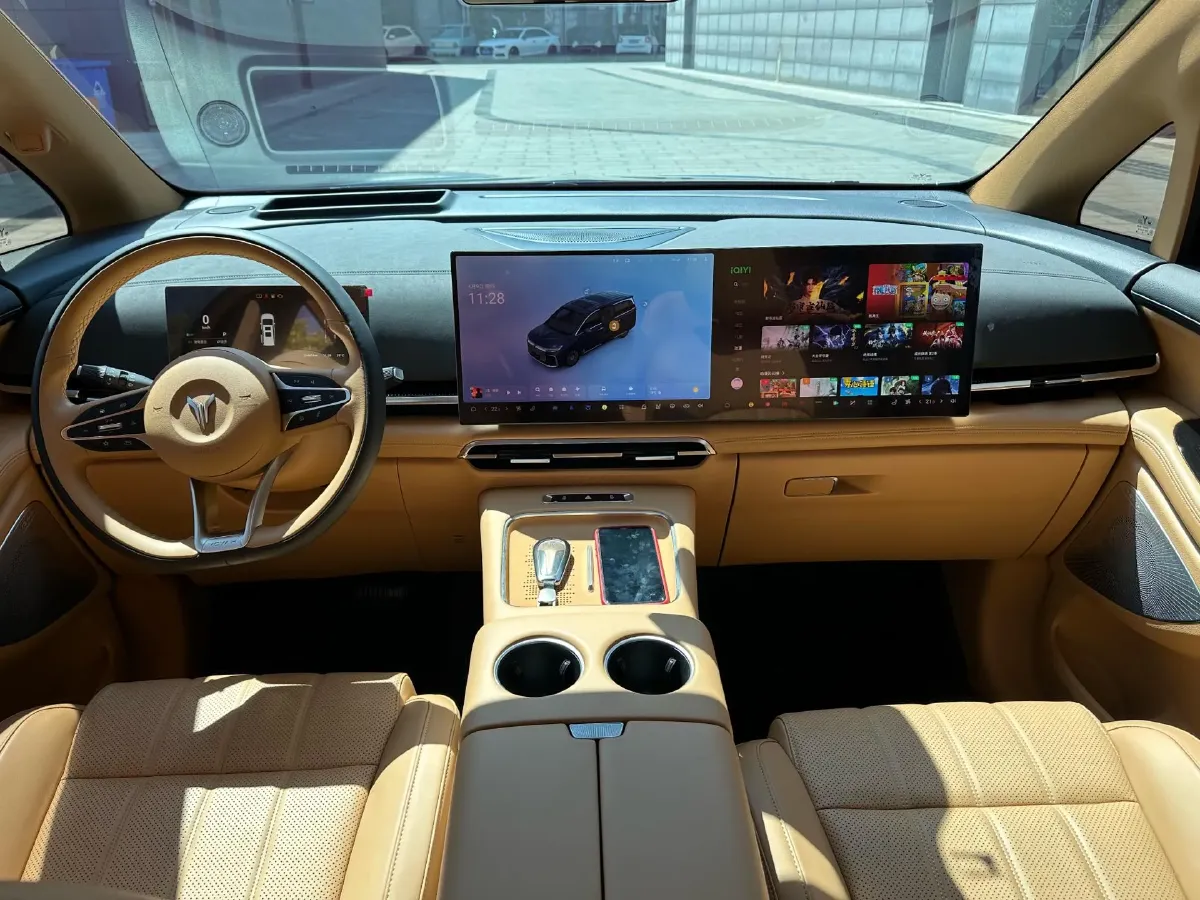 2025 Voyah Dream 1.5T 150HP L4 PHEV 41.7KWH,autocango,china used car exporter,china ev exporter,chinese used car exporter,chinese used ev exporter