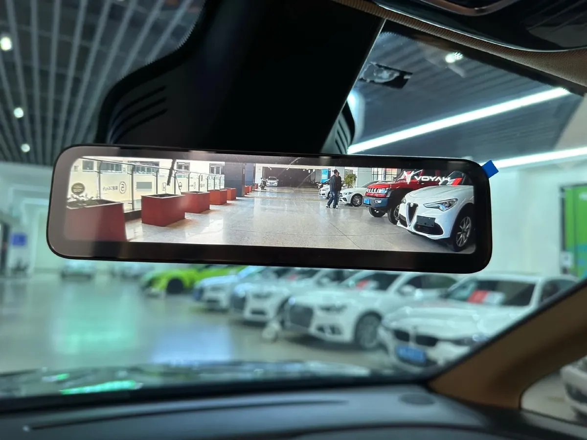 2025 Voyah Dream 1.5T 150HP L4 PHEV 41.7KWH,autocango,china used car exporter,china ev exporter,chinese used car exporter,chinese used ev exporter