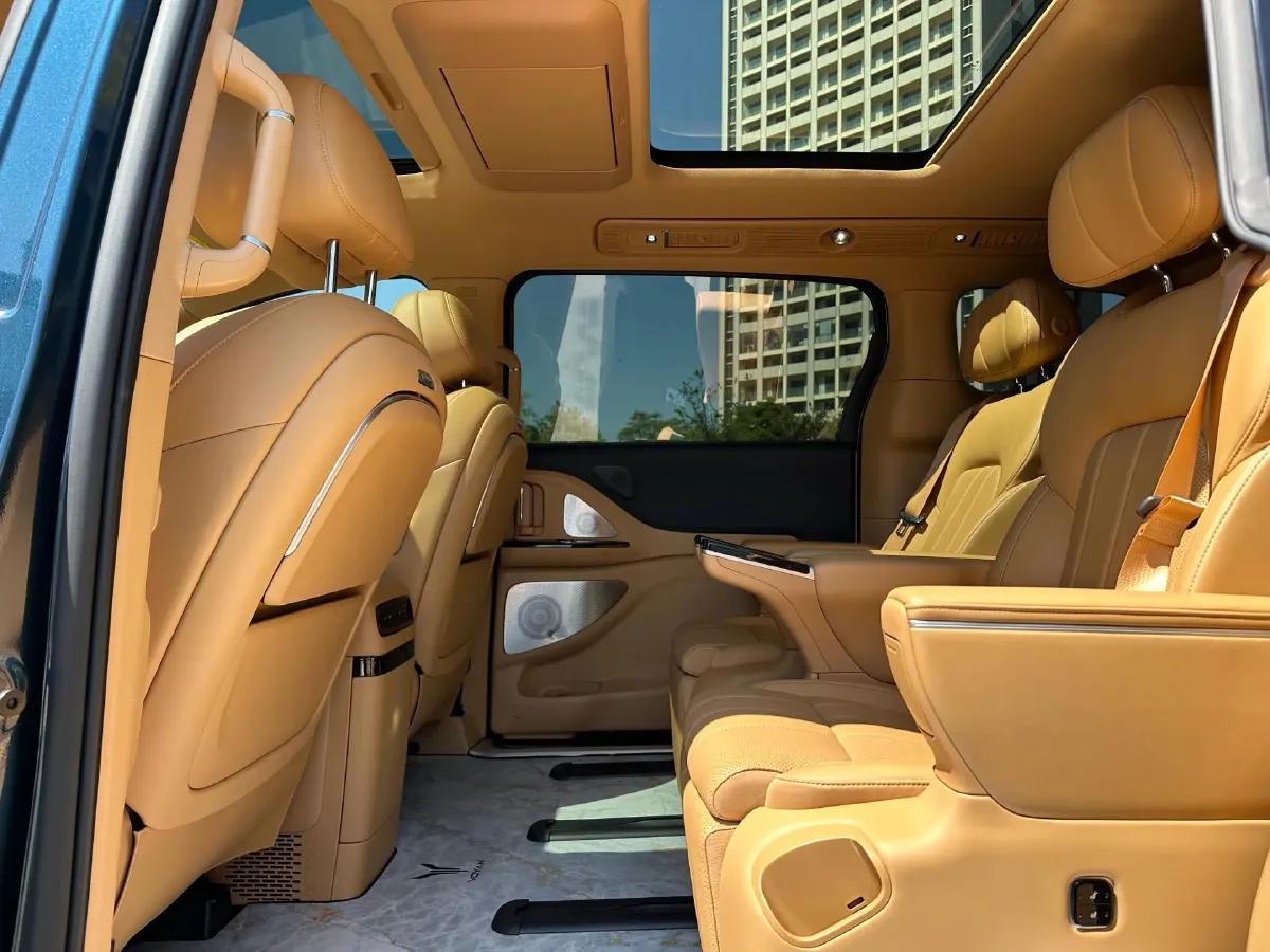 2025 Voyah Dream 1.5T 150HP L4 PHEV 41.7KWH,autocango,china used car exporter,china ev exporter,chinese used car exporter,chinese used ev exporter