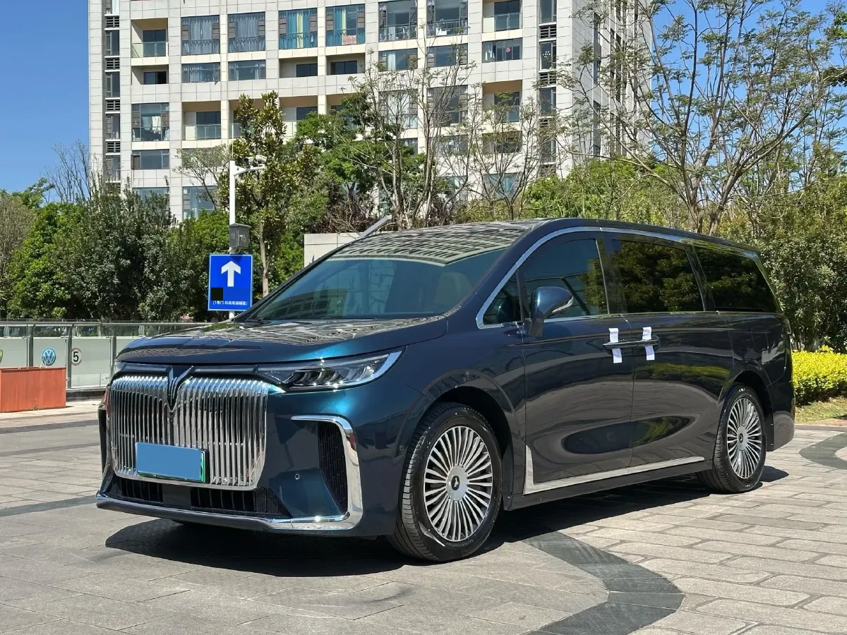 2025 Voyah Dream 1.5T 150HP L4 PHEV 41.7KWH,autocango,china used car exporter,china ev exporter,chinese used car exporter,chinese used ev exporter