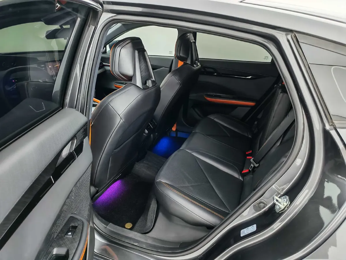 2022 ChangAn UNI-V 1.5T 188HP L4 7DCT,autocango,china used car exporter,china ev exporter,chinese used car exporter,chinese used ev exporter