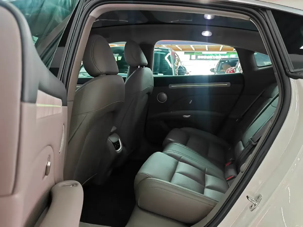 2025 IM L6 BEV,autocango,china used car exporter,china ev exporter,chinese used car exporter,chinese used ev exporter