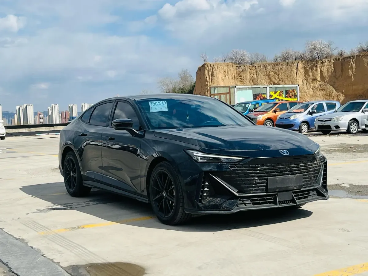 2023 ChangAn UNI-V 1.5T 188HP L4 7DCT,autocango,china used car exporter,china ev exporter,chinese used car exporter,chinese used ev exporter