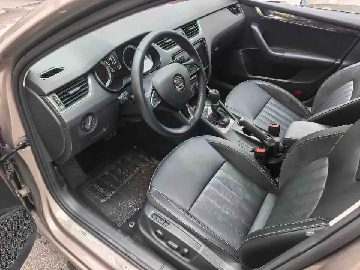 2020 Skoda Octavia 1.4T 150HP L4 7DCT,autocango,china used car exporter,china ev exporter,chinese used car exporter,chinese used ev exporter