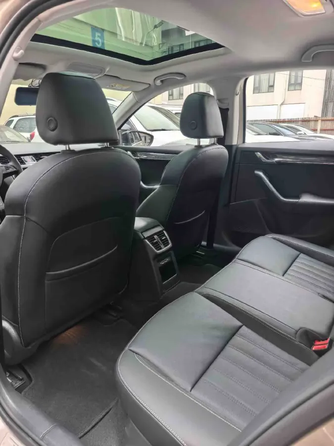 2020 Skoda Octavia 1.4T 150HP L4 7DCT,autocango,china used car exporter,china ev exporter,chinese used car exporter,chinese used ev exporter