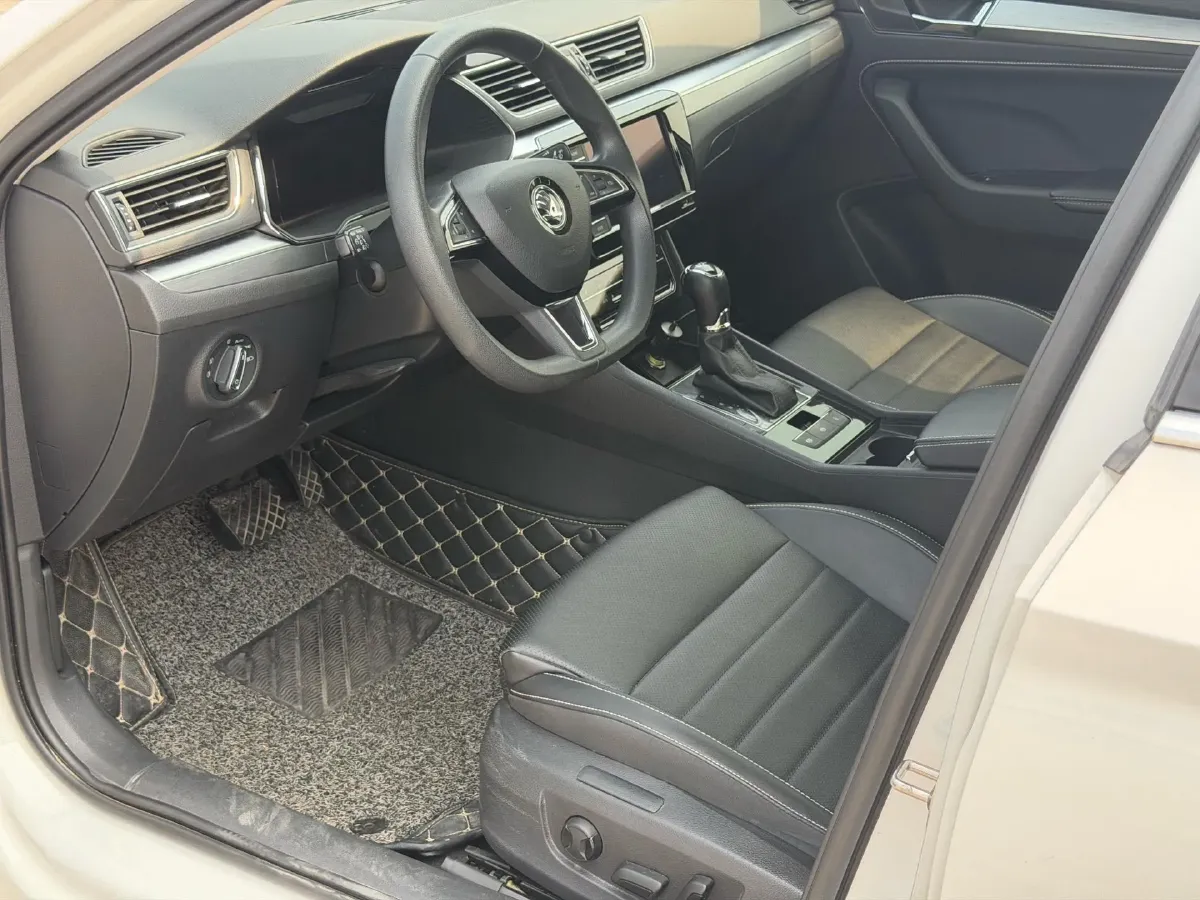 2019 Skoda Superb 1.4T 150HP L4 7DCT,autocango,china used car exporter,china ev exporter,chinese used car exporter,chinese used ev exporter