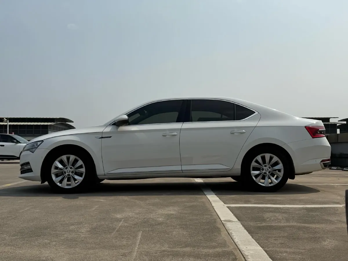 2019 Skoda Superb 1.4T 150HP L4 7DCT,autocango,china used car exporter,china ev exporter,chinese used car exporter,chinese used ev exporter