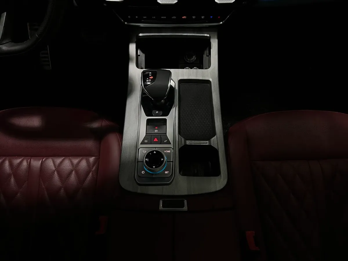 2023 ChangAn Oshan X7 Plus 1.5T 188HP L4 7DCT,autocango,china used car exporter,china ev exporter,chinese used car exporter,chinese used ev exporter