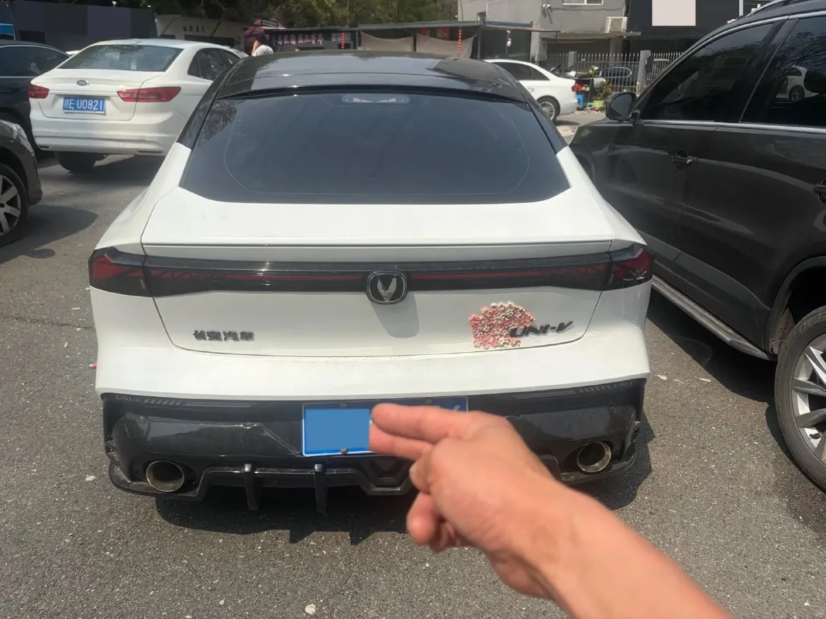 2022 ChangAn UNI-V 1.5T 188HP L4 7DCT,autocango,china used car exporter,china ev exporter,chinese used car exporter,chinese used ev exporter