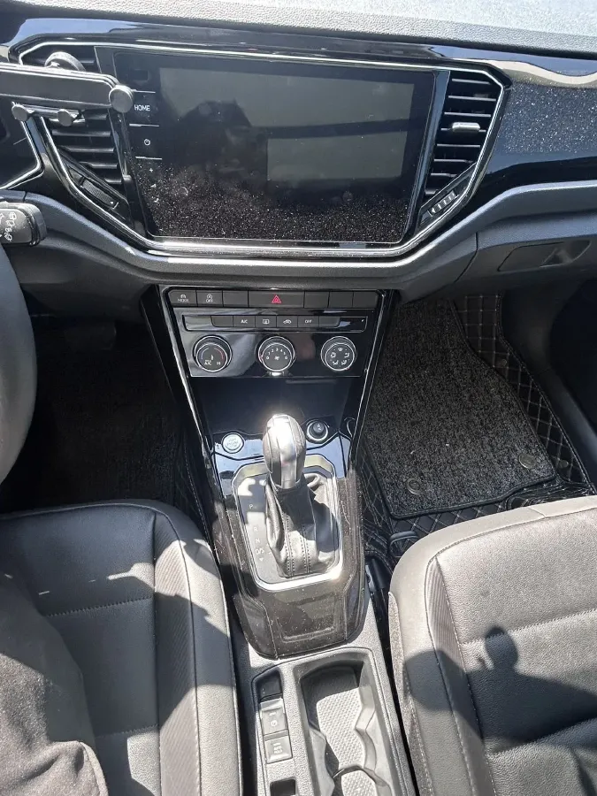 2022 Volkswagen T-Roc 1.4T 150HP L4 7DCT,autocango,china used car exporter,china ev exporter,chinese used car exporter,chinese used ev exporter