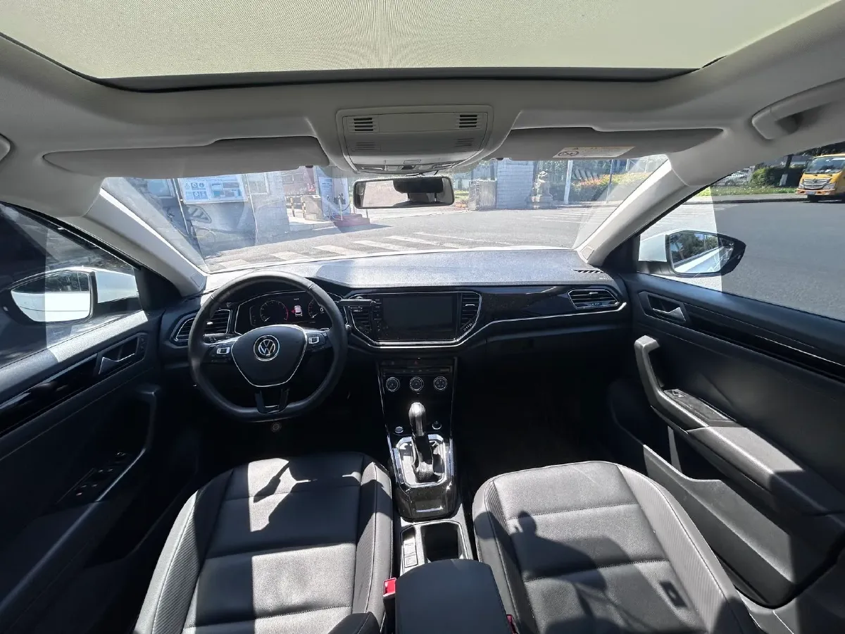 2022 Volkswagen T-Roc 1.4T 150HP L4 7DCT,autocango,china used car exporter,china ev exporter,chinese used car exporter,chinese used ev exporter