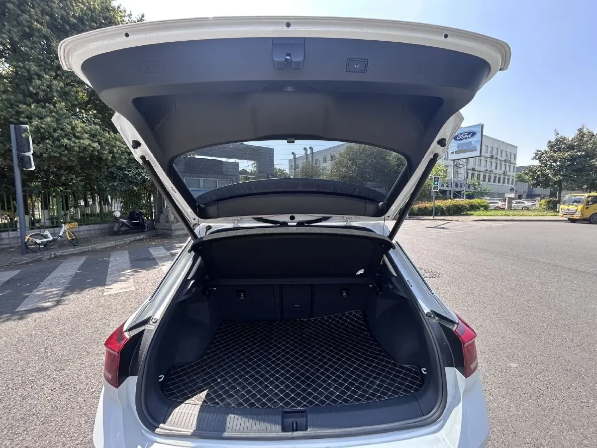 2022 Volkswagen T-Roc 1.4T 150HP L4 7DCT,autocango,china used car exporter,china ev exporter,chinese used car exporter,chinese used ev exporter