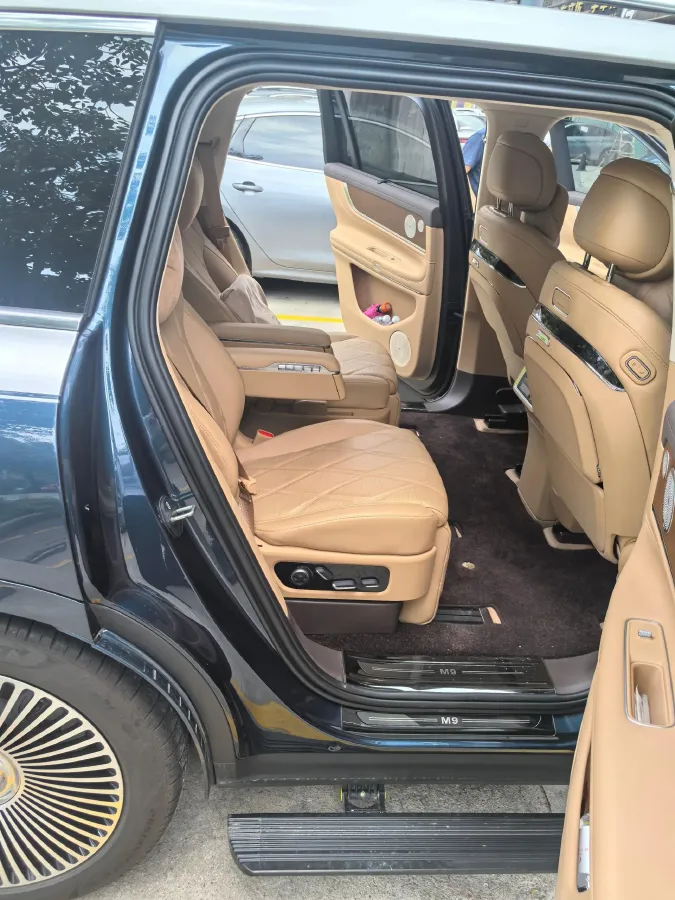 2025 AITO AITO M9 REEV 160HP REEV 52KWH,autocango,china used car exporter,china ev exporter,chinese used car exporter,chinese used ev exporter