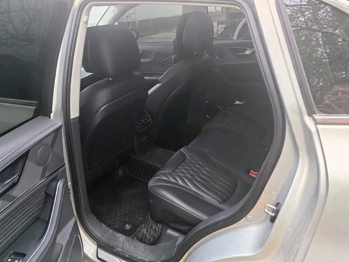 2023 HongQi HS5 2.0T 252HP L4 8AT,autocango,china used car exporter,china ev exporter,chinese used car exporter,chinese used ev exporter