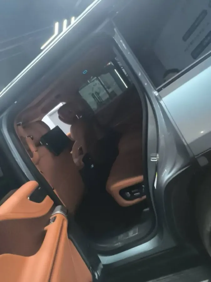 2023 YangWang U8 2.0T 272HP L4 REEV 49.05KWH,autocango,china used car exporter,china ev exporter,chinese used car exporter,chinese used ev exporter