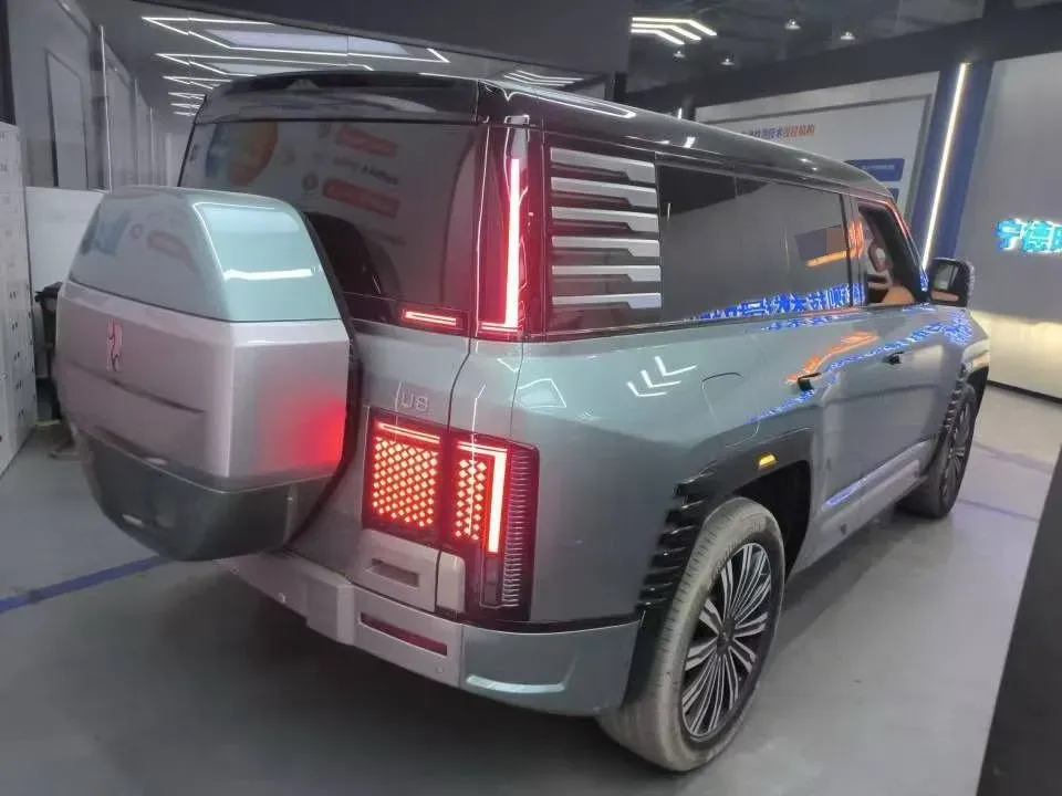 2023 YangWang U8 2.0T 272HP L4 REEV 49.05KWH,autocango,china used car exporter,china ev exporter,chinese used car exporter,chinese used ev exporter