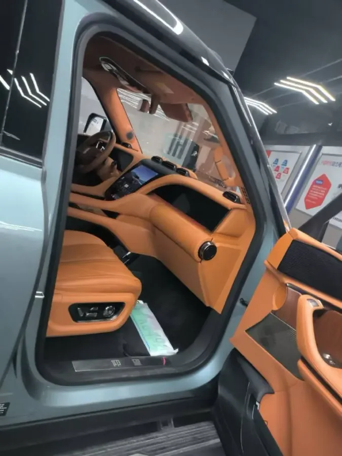 2023 YangWang U8 2.0T 272HP L4 REEV 49.05KWH,autocango,china used car exporter,china ev exporter,chinese used car exporter,chinese used ev exporter