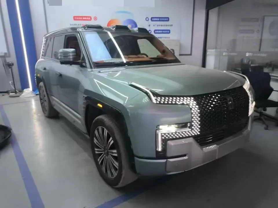 2023 YangWang U8 2.0T 272HP L4 REEV 49.05KWH,autocango,china used car exporter,china ev exporter,chinese used car exporter,chinese used ev exporter