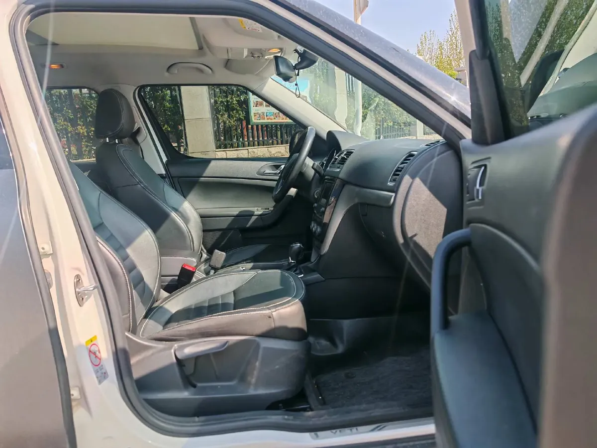 2017 Skoda Yeti 1.8T 160HP L4 6DCT,autocango,china used car exporter,china ev exporter,chinese used car exporter,chinese used ev exporter