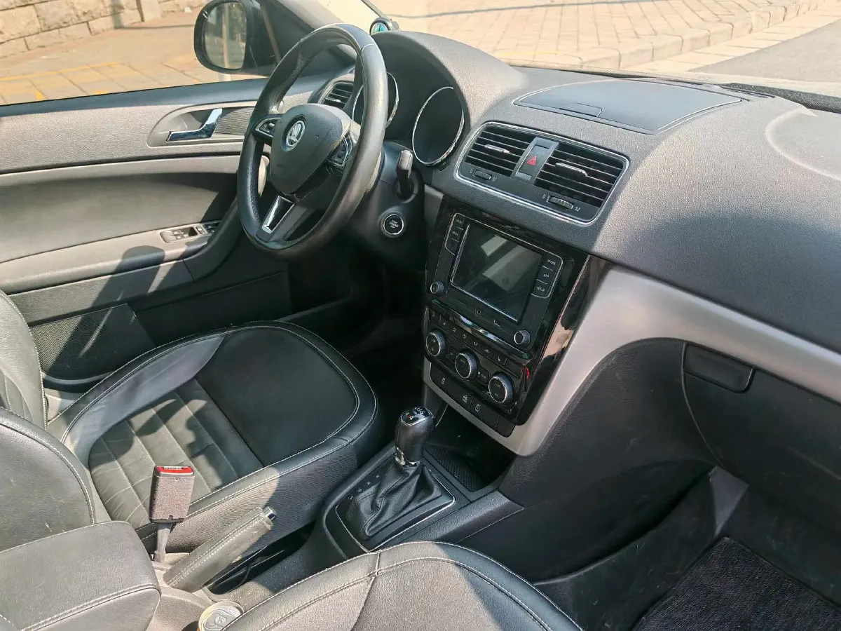 2017 Skoda Yeti 1.8T 160HP L4 6DCT,autocango,china used car exporter,china ev exporter,chinese used car exporter,chinese used ev exporter