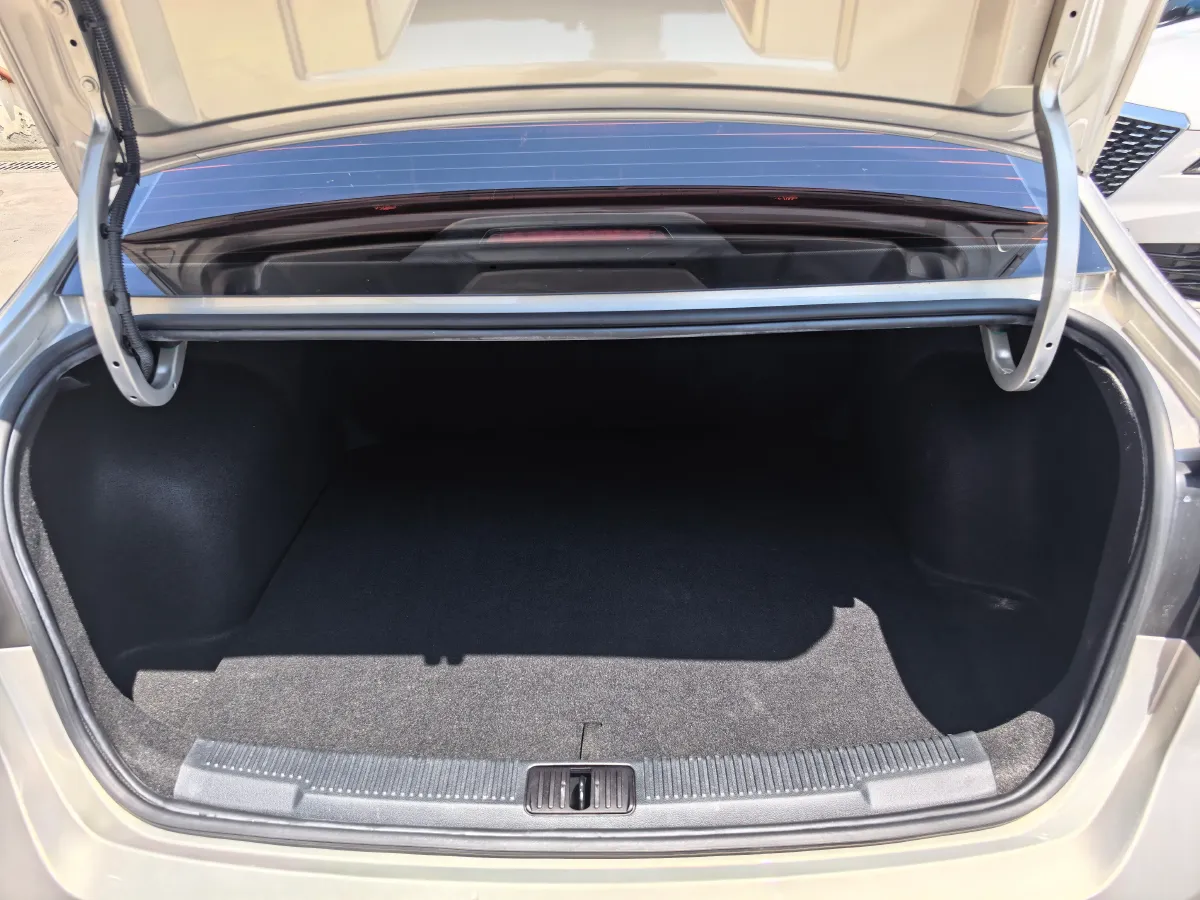 2019 Roewe i5 1.5L 120HP L4 CVT,autocango,china used car exporter,china ev exporter,chinese used car exporter,chinese used ev exporter