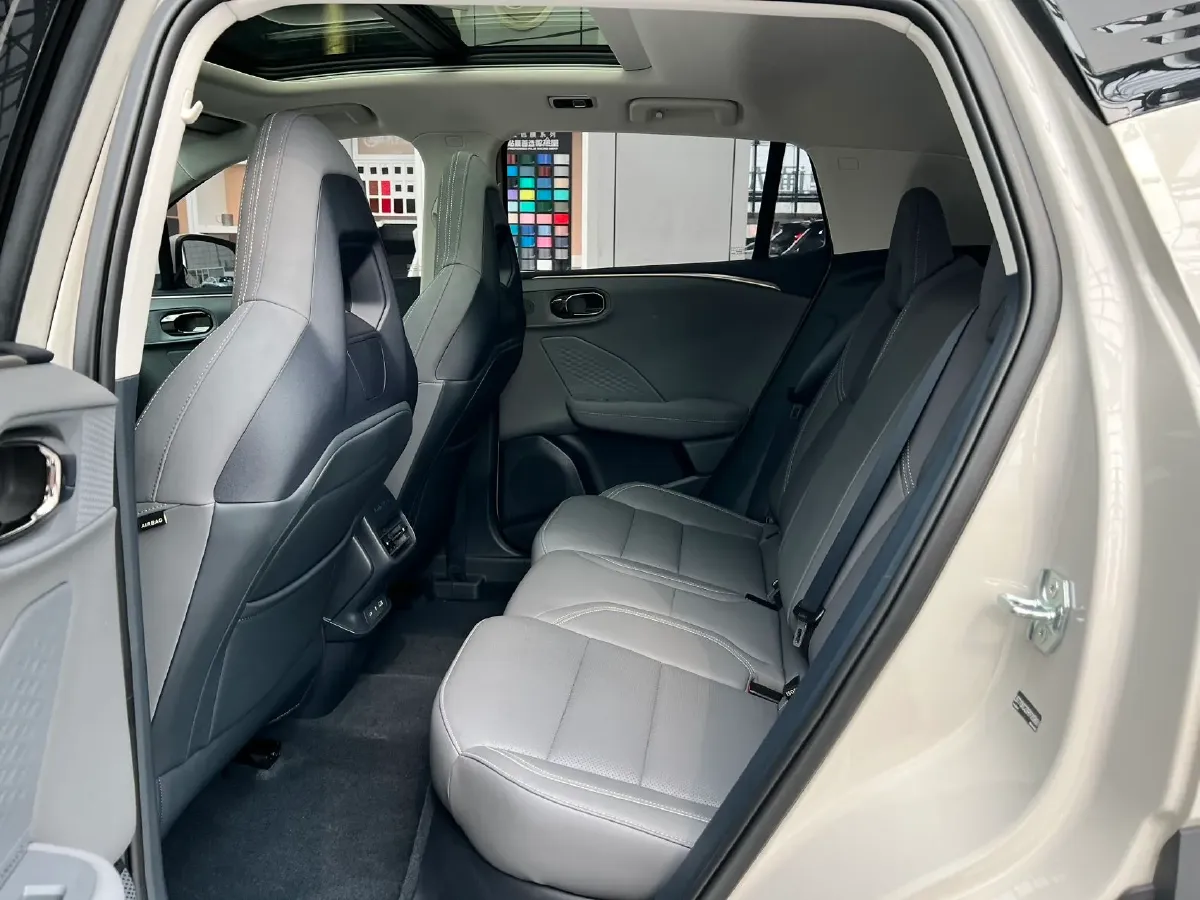 2024 LYNK&CO 06 EM-P 1.5L 120HP L4 3DHT PHEV 19.09KWH,autocango,china used car exporter,china ev exporter,chinese used car exporter,chinese used ev exporter