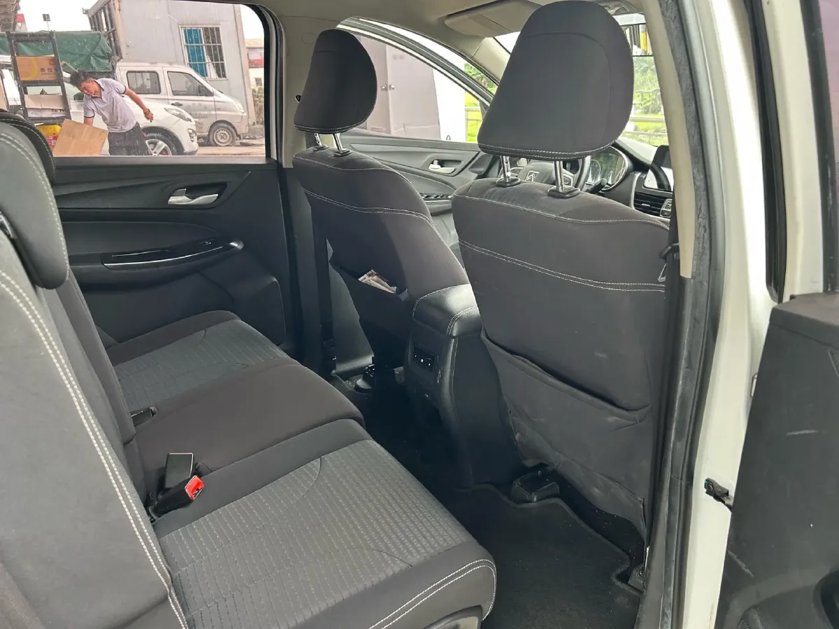 2019 BaoJun 730 1.5T 151HP L4 CVT,autocango,china used car exporter,china ev exporter,chinese used car exporter,chinese used ev exporter