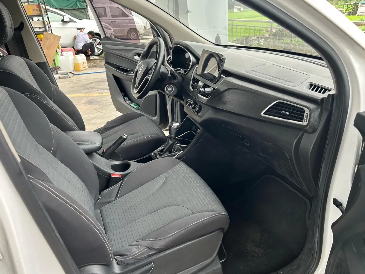 2019 BaoJun 730 1.5T 151HP L4 CVT,autocango,china used car exporter,china ev exporter,chinese used car exporter,chinese used ev exporter