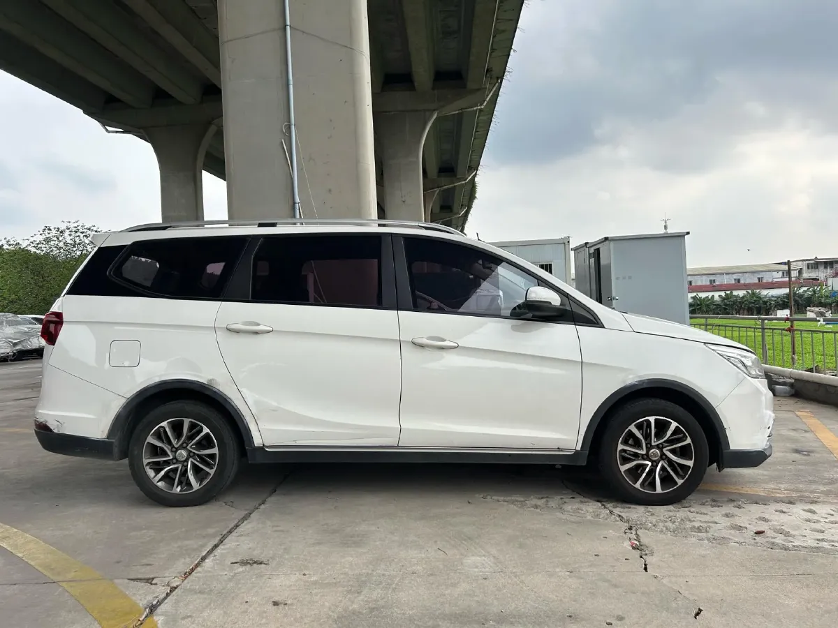 2019 BaoJun 730 1.5T 151HP L4 CVT,autocango,china used car exporter,china ev exporter,chinese used car exporter,chinese used ev exporter