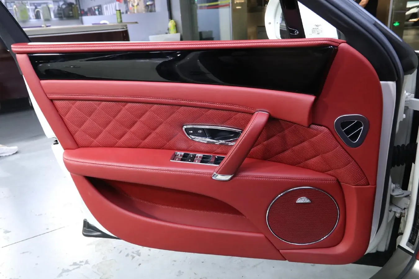 2017 Bentley Flying Spur 4.0T 528HP V8 8AT,autocango,china used car exporter,china ev exporter,chinese used car exporter,chinese used ev exporter