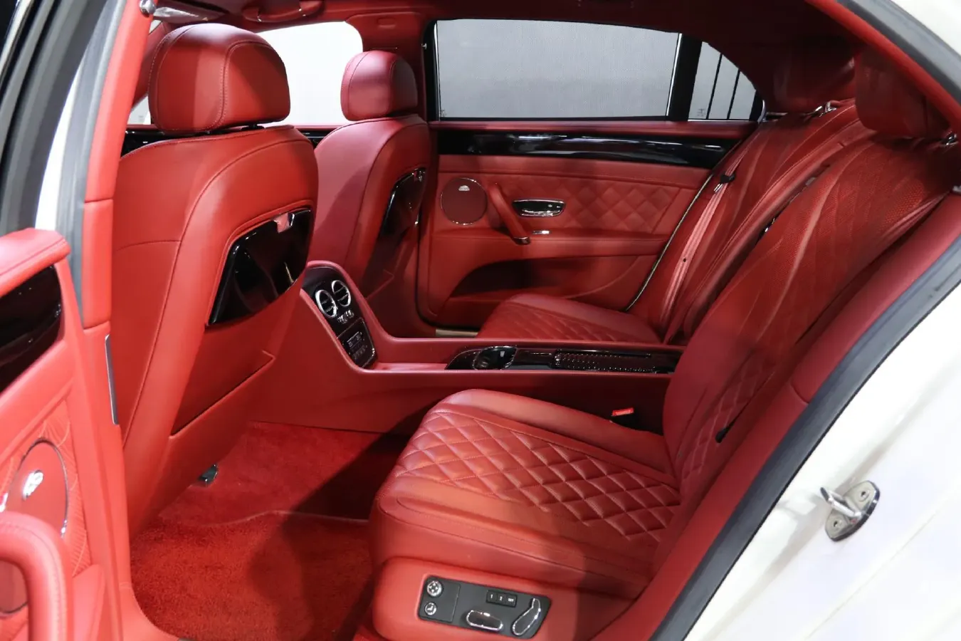 2017 Bentley Flying Spur 4.0T 528HP V8 8AT,autocango,china used car exporter,china ev exporter,chinese used car exporter,chinese used ev exporter