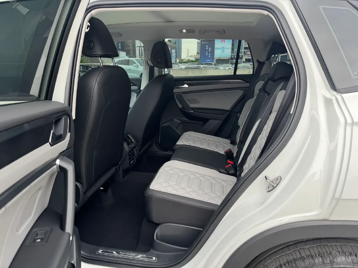 2024 Volkswagen Tayron 2.0T 186HP L4 7DCT,autocango,china used car exporter,china ev exporter,chinese used car exporter,chinese used ev exporter