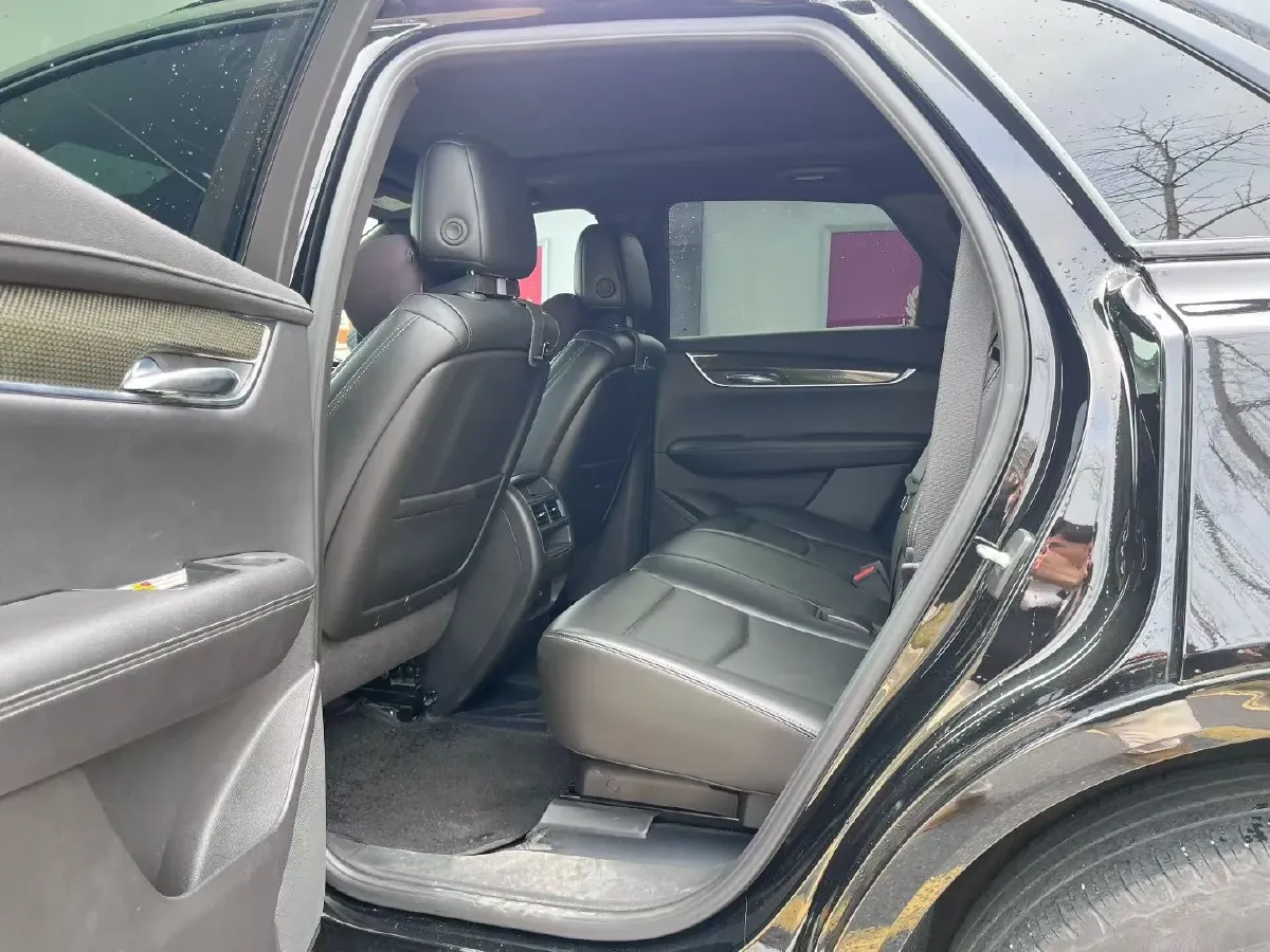 2022 Cadillac XT5 2.0T 237HP L4 9AT,autocango,china used car exporter,china ev exporter,chinese used car exporter,chinese used ev exporter