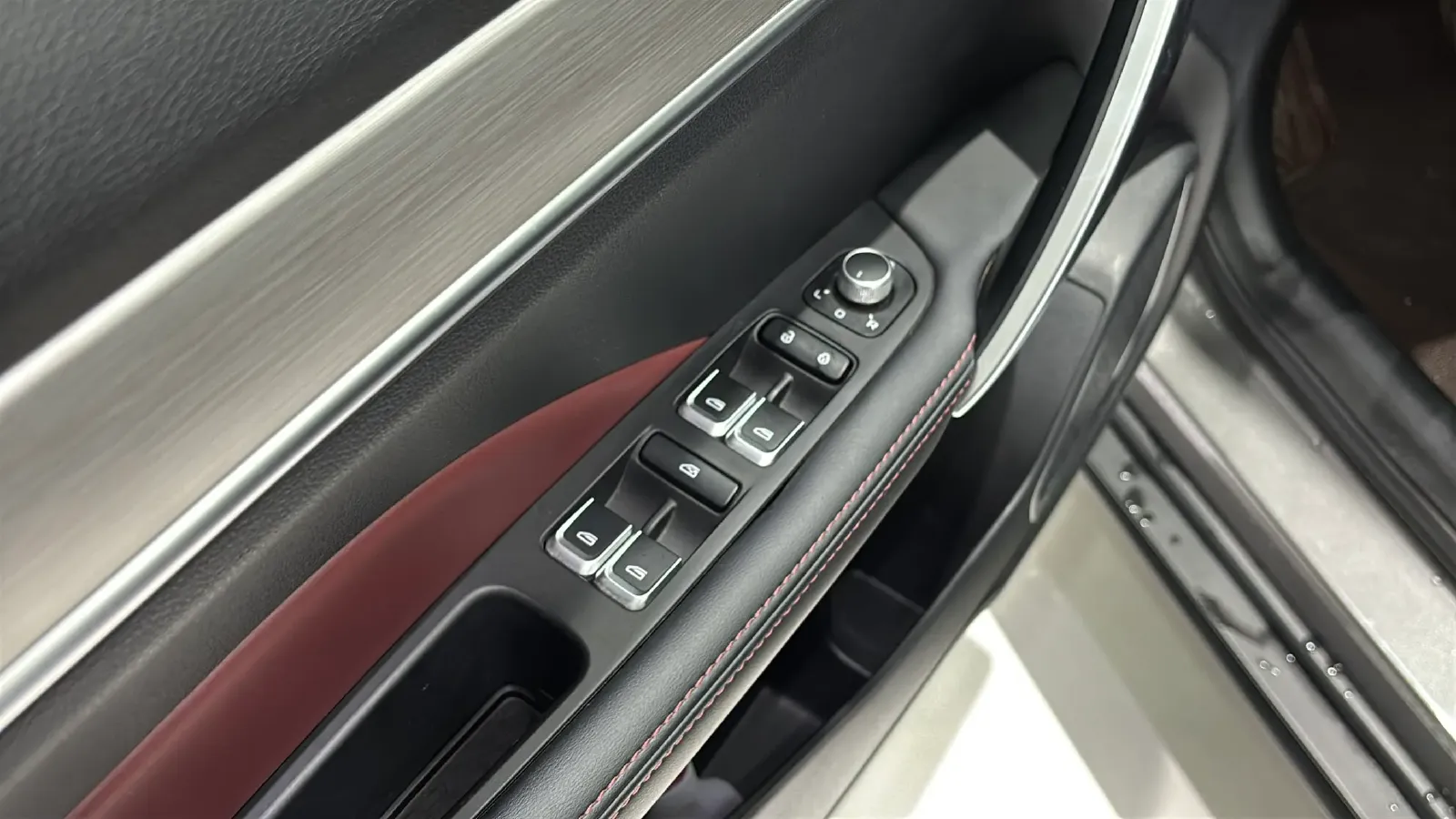 2021 Geely Coolray 1.4T 141HP L4 6DCT,autocango,china used car exporter,china ev exporter,chinese used car exporter,chinese used ev exporter