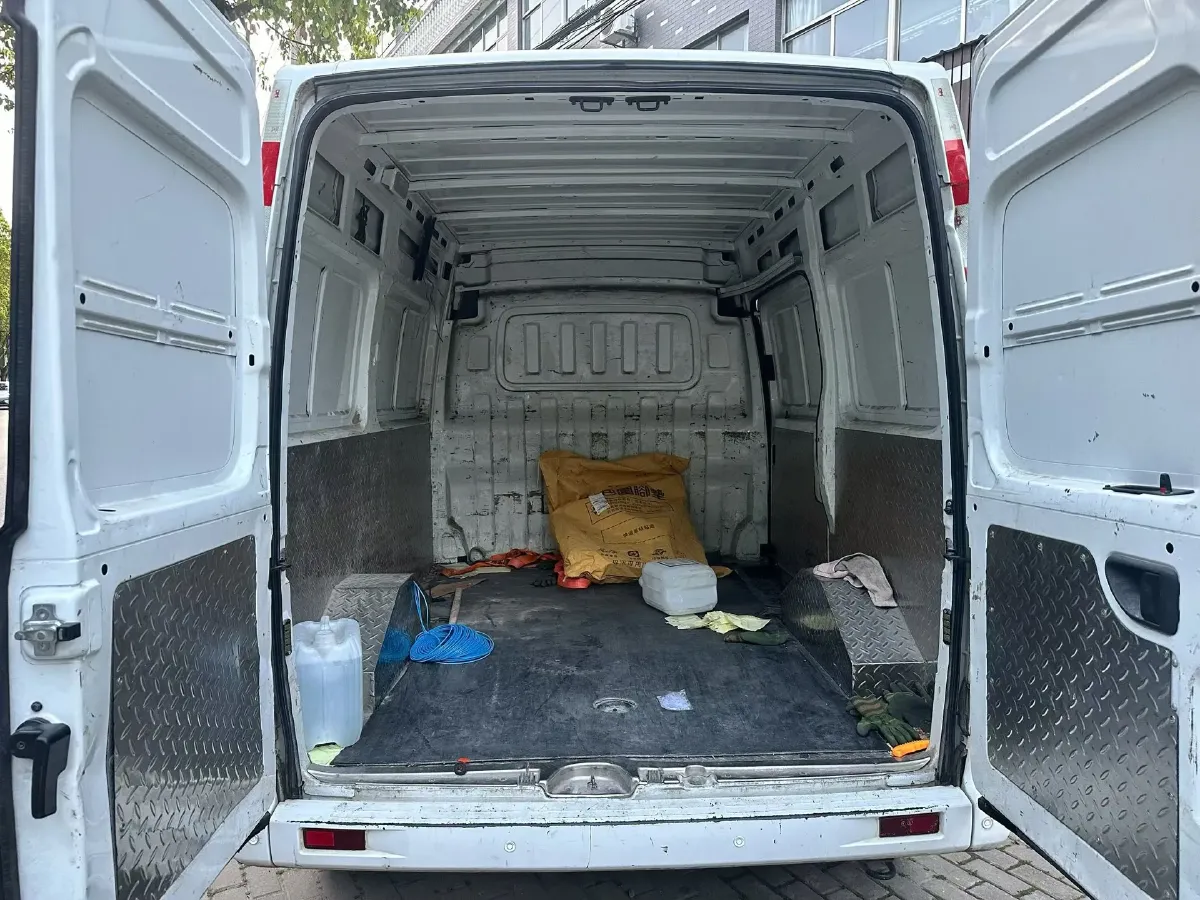 2023 MAXUS XinTu V80 2.0T 139HP L4 6MT,autocango,china used car exporter,china ev exporter,chinese used car exporter,chinese used ev exporter