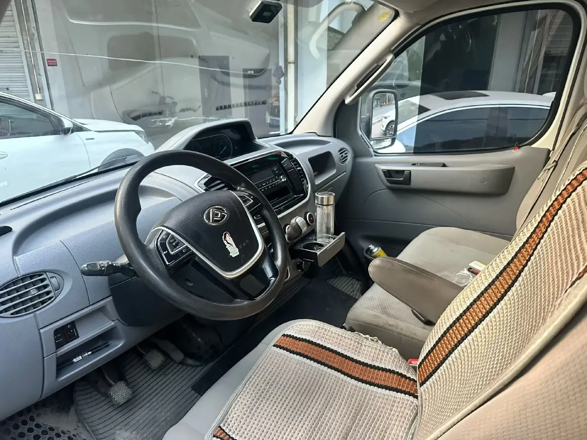2023 MAXUS XinTu V80 2.0T 139HP L4 6MT,autocango,china used car exporter,china ev exporter,chinese used car exporter,chinese used ev exporter