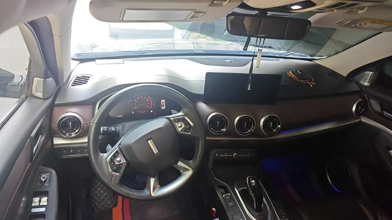 2021 WEY VV6 2.0T 227HP L4 7DCT,autocango,china used car exporter,china ev exporter,chinese used car exporter,chinese used ev exporter