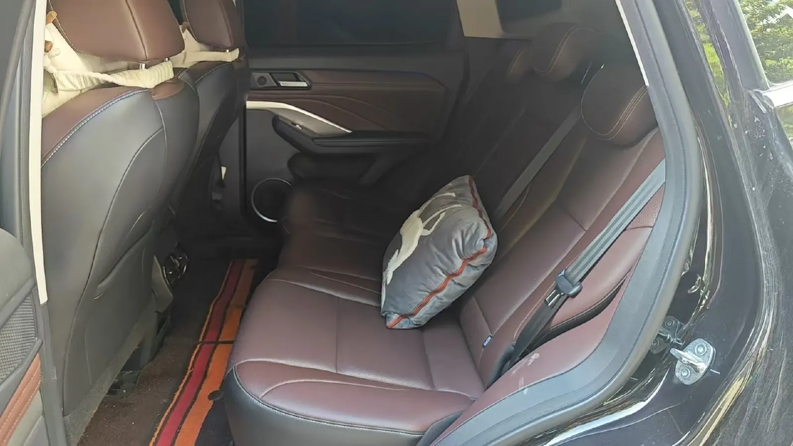 2021 WEY VV6 2.0T 227HP L4 7DCT,autocango,china used car exporter,china ev exporter,chinese used car exporter,chinese used ev exporter