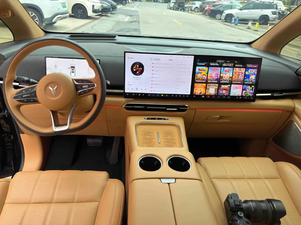 2025 Voyah Dream BEV 108.7KWH,autocango,china used car exporter,china ev exporter,chinese used car exporter,chinese used ev exporter