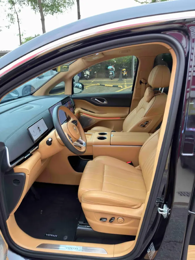 2025 Voyah Dream BEV 108.7KWH,autocango,china used car exporter,china ev exporter,chinese used car exporter,chinese used ev exporter