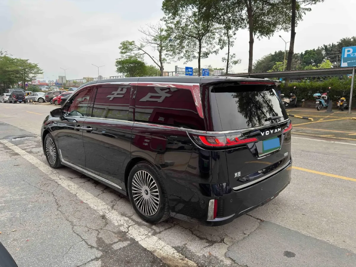 2025 Voyah Dream BEV 108.7KWH,autocango,china used car exporter,china ev exporter,chinese used car exporter,chinese used ev exporter