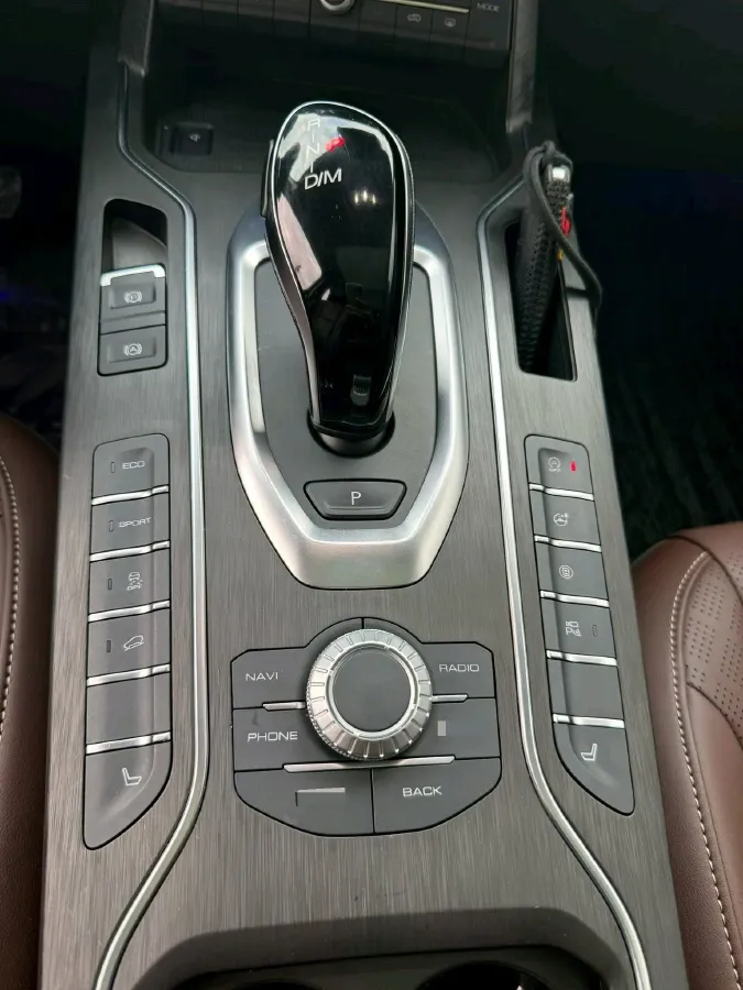 2020 WEY VV6 2.0T 227HP L4 7DCT,autocango,china used car exporter,china ev exporter,chinese used car exporter,chinese used ev exporter