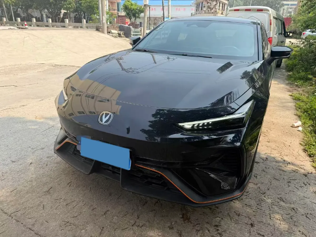 2025 ChangAn UNI-V 2.0T 245HP L4 8AT,autocango,china used car exporter,china ev exporter,chinese used car exporter,chinese used ev exporter